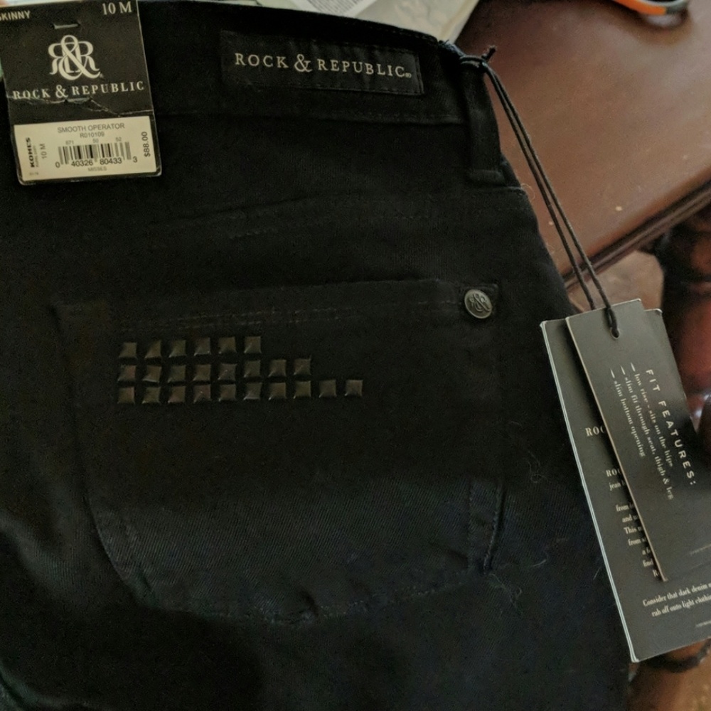 ROCK AND REPUBLIC STUDDED SKINNY JEANS NWT